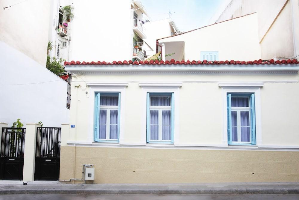 Live In Athens, Thiseio Historic House Экстерьер фото